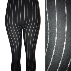 Super Soft Leggings Sleek Black Pinstripe Design